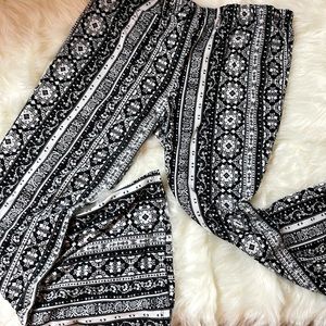 Patterned flare pants from Tilly’s. Size Large.